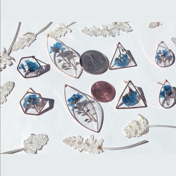 Forget-me-not STUDS - Picture 5 of 5